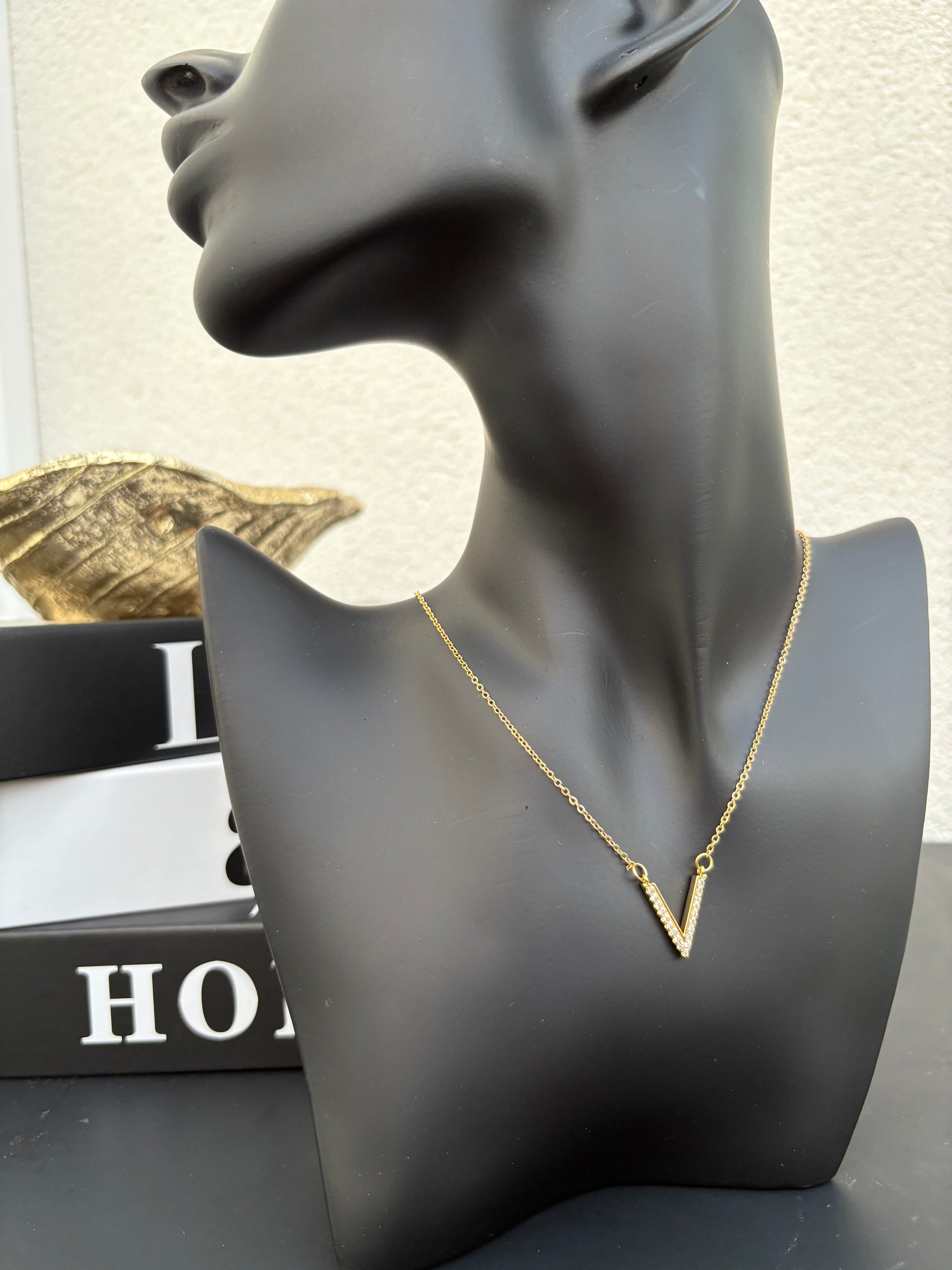 Collier Victory